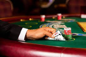 Tampilan live studio Infinite Blackjack vwslot dengan dealer profesional